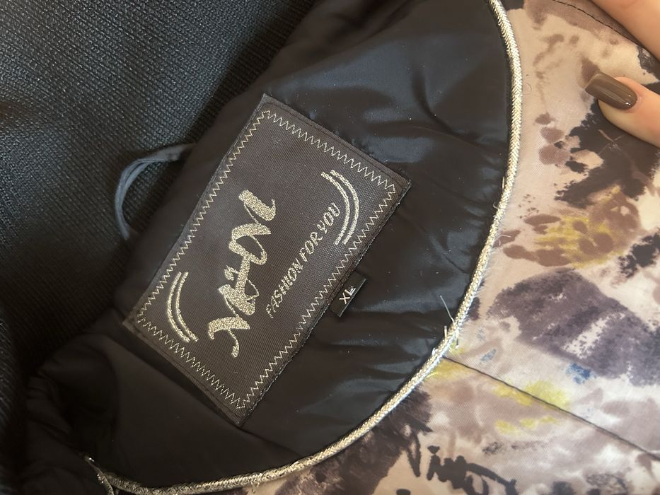 Kurtka czarna ocieplana z kapturem