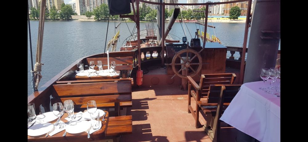 Теплоход Корабль Бригантина кафе аренда бизнес
