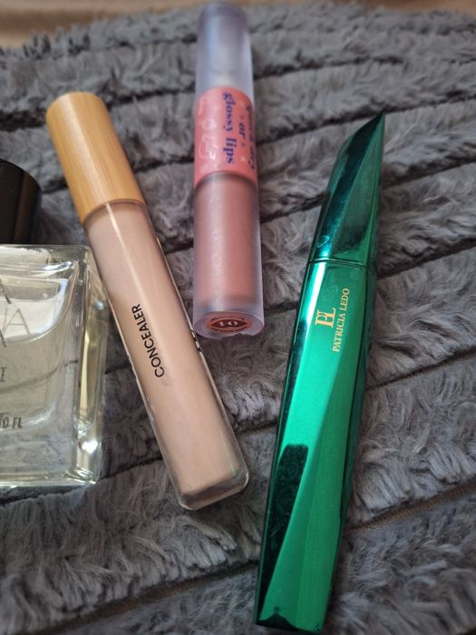 Парфюм 50 мл,плюс косметика