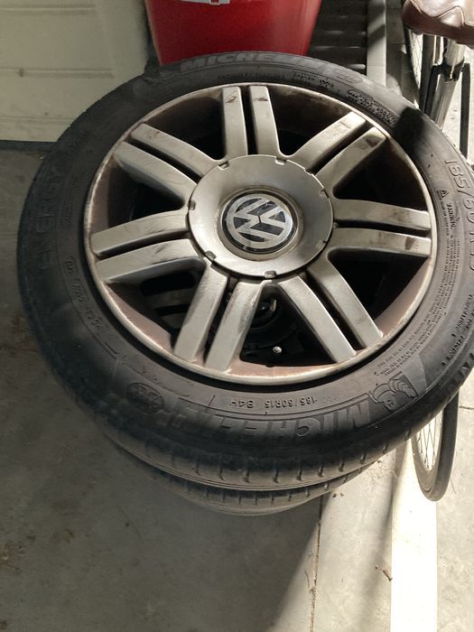 4 Jantes VW C/pneus michelin    185/60R15	6Jx15 ET38	    5x100