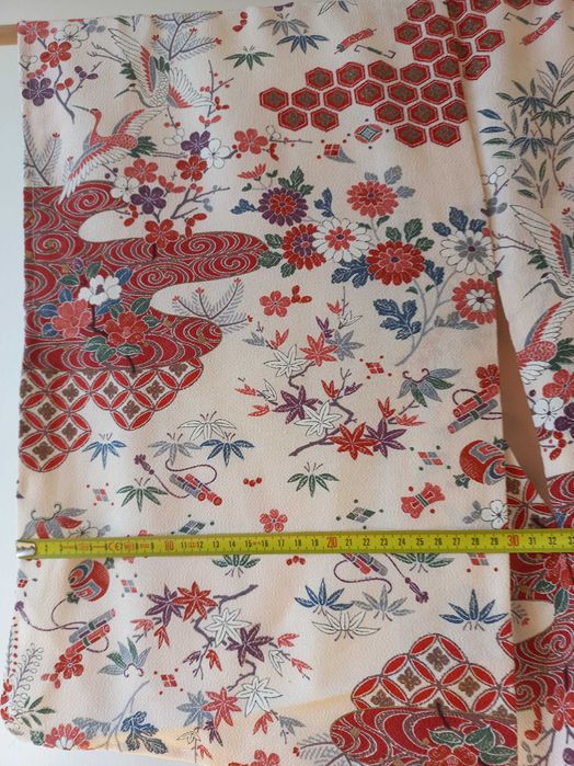 Autentyczne kremowo-czerwone kimono komon z motywem żurawi, kwiatów