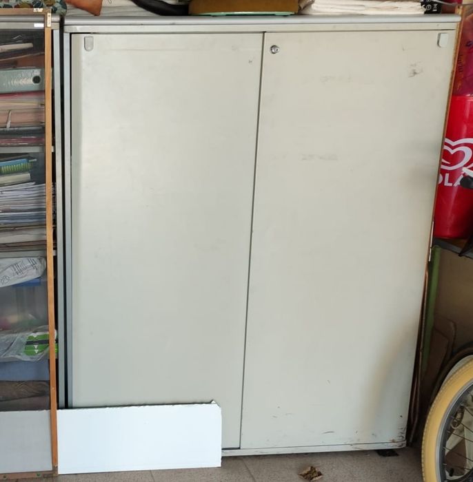 Móvel de arquivo com 3 prateleiras