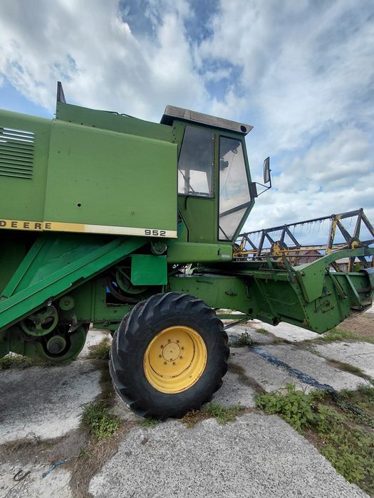 Комбайн Johne Deere 952