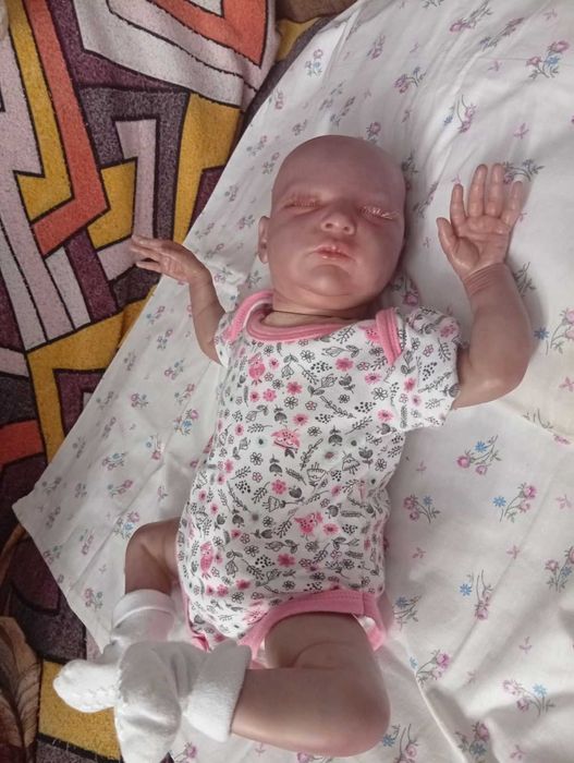 Лялька реборн з молду лаура.