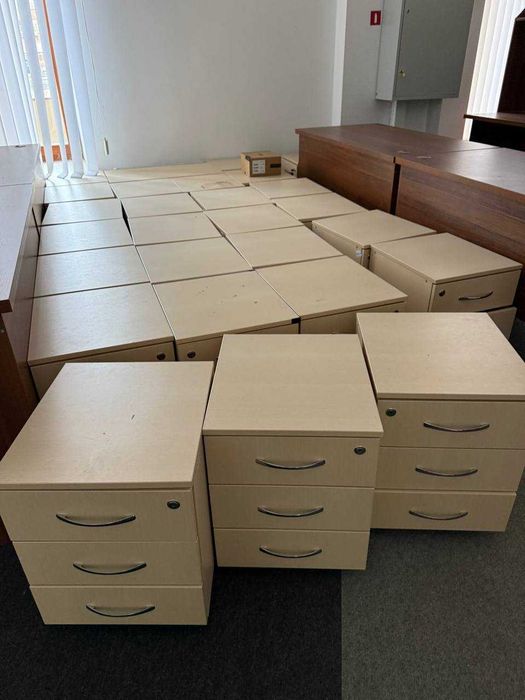 столи крісла тумби шафи стелажі тумби оргтех комоди