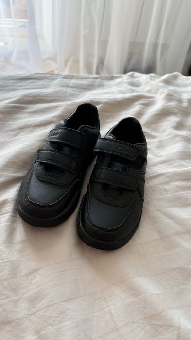 Clarks нові шкіряні кросівки 28.5 на ногу 17 см