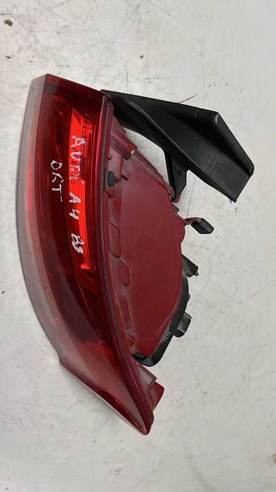 Farolim direito AUDI A4 B8 (8K2)
