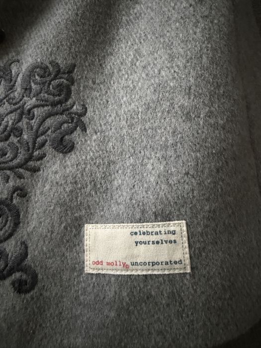 Вовняне пальто в етно стилі