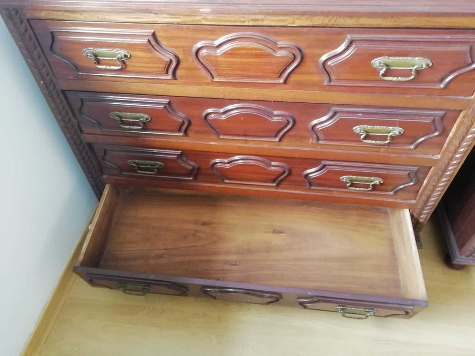 Quarto de casalo com estrado e colchão - Para Desocupar em Bom Estado