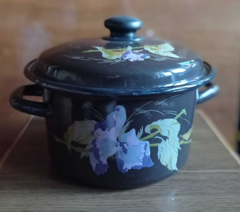 Кастрюля эмалированная