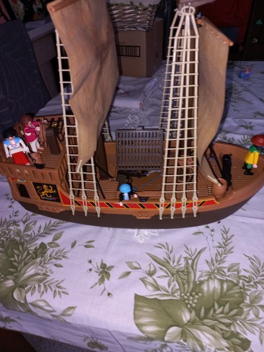 Barco pirata todo completo ,pouco uso