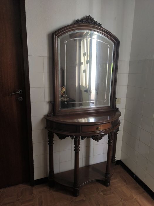 Mesa de hall de entrada com espelho