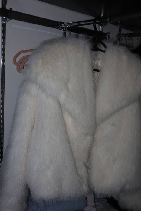 еко шубка білого кольору