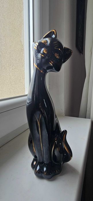Figurka czarnego kota z ceramiki