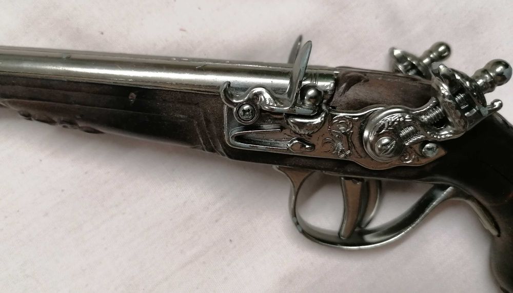 Pistola antiga decorativa