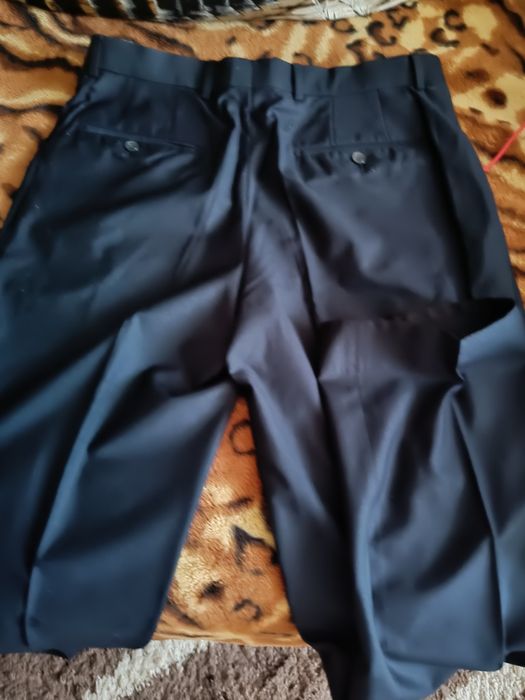 Новий  чоловічий костюм SUVARI + чохол. Турція.