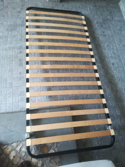 Cama de solteiro 90por 2m