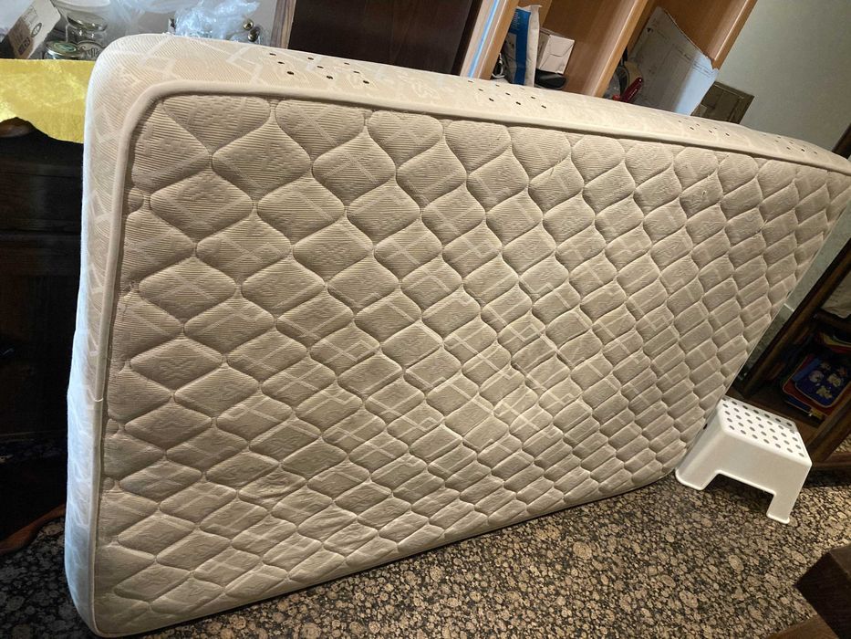 Colchão Ortopédico e Antialérgico com Estrado