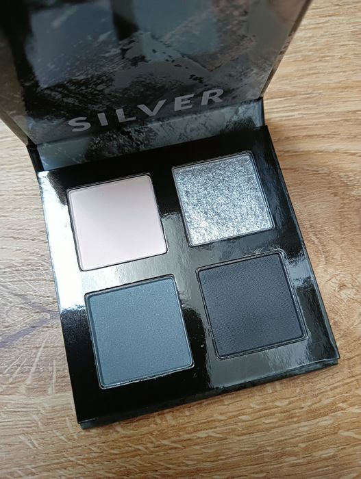 Cienie do powiek Avon Ultra Colour Eyeshadows Silver
