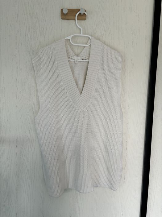 Bialy ocieplacz kamizelka sweterkowa