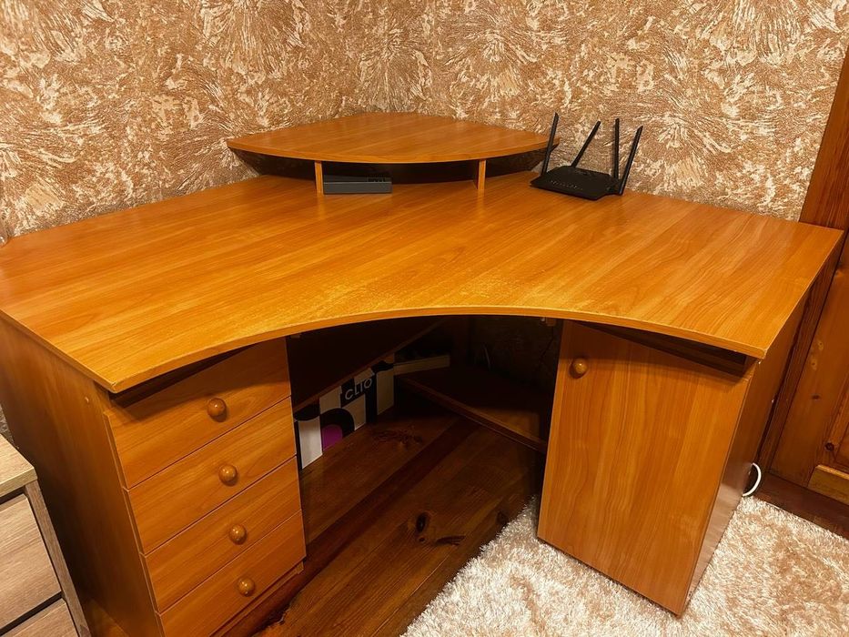 Продам Б/В Комп'ютерний Стіл