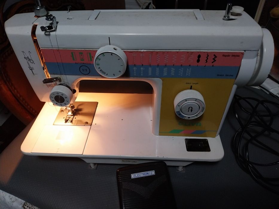 Maquina costura electrica oliva completa impecavel