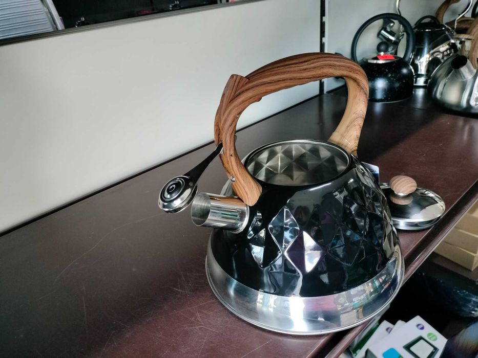 czajnik czarny diament solidny z drewniana rączka automatyczny gwizdek