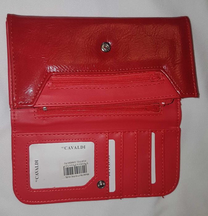Czerwony portfel damski