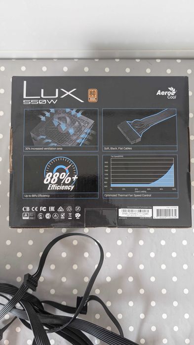 Fonte de Alimentação AeroCool Lux 550W 80 Plus Bronze (Com Caixa)