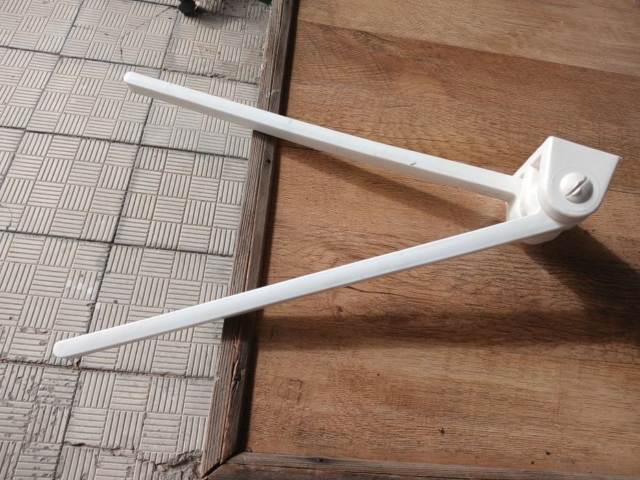 Полочки в ванну разные