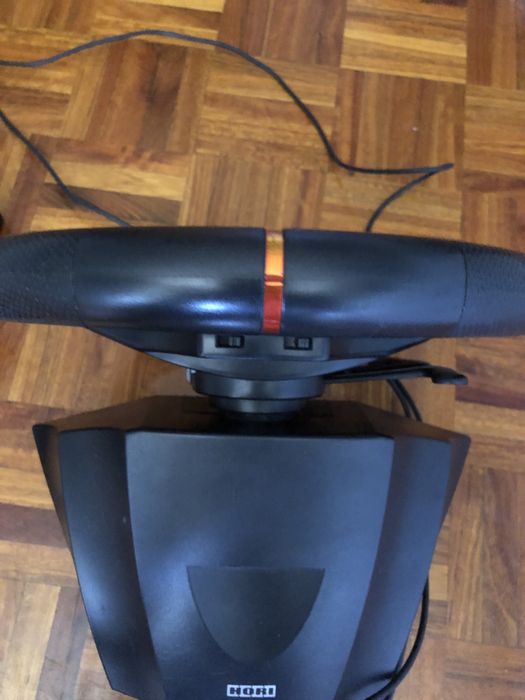 Volante e pedais, sem um botao e suporte