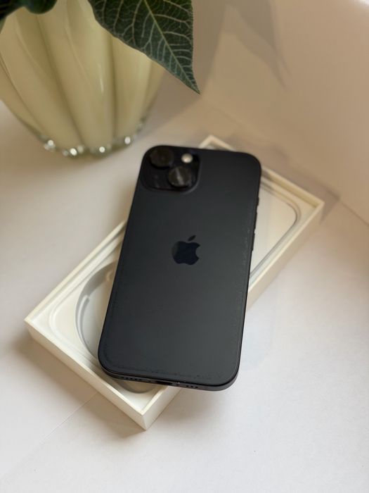 iPhone 15, czarny