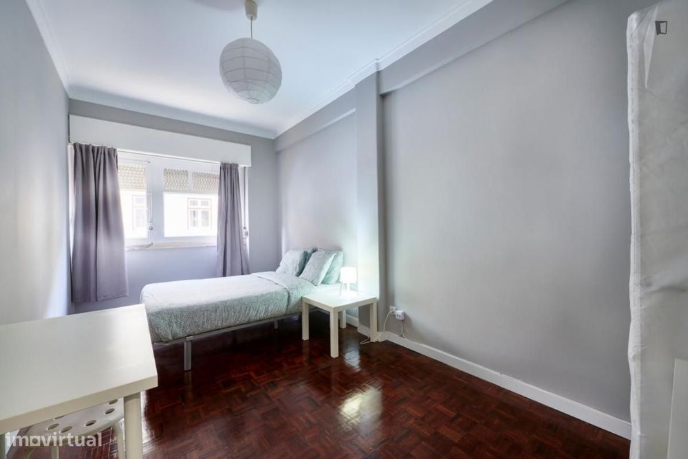 Quarto - localizado em Benfica Lisbon