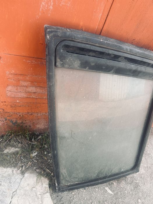 Продам стекло заднее Isuzu Trooper
