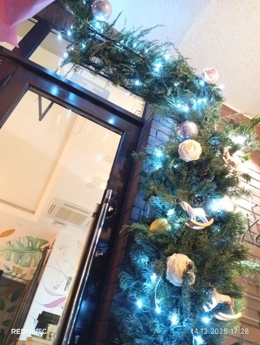 Хвойна гірлянда , оформлення до зимових свят