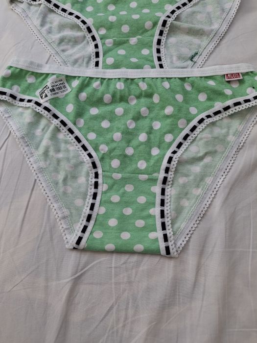 Trzy sztuki majteczek dla dziewczynki