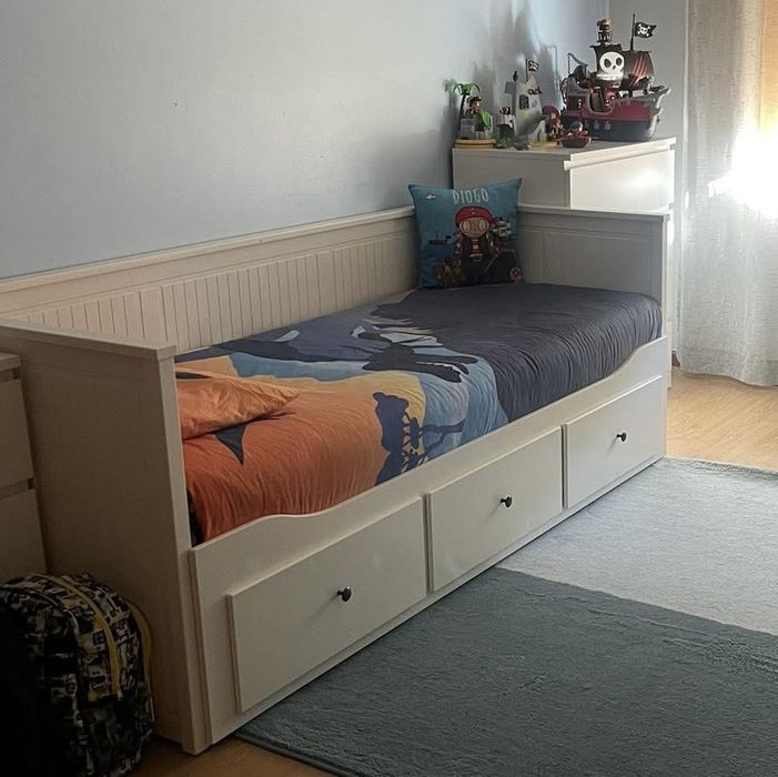 Cama HEMNES IKEA + 2 colchões