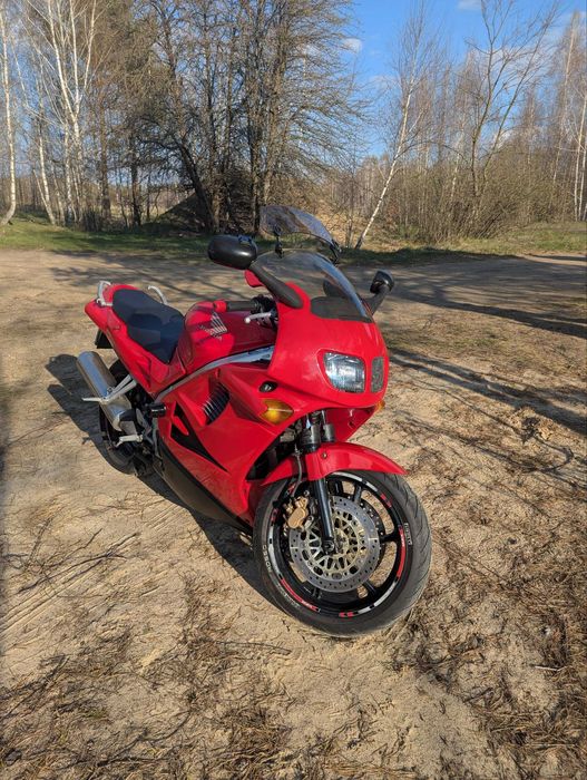 Продам Honda VFR 750F