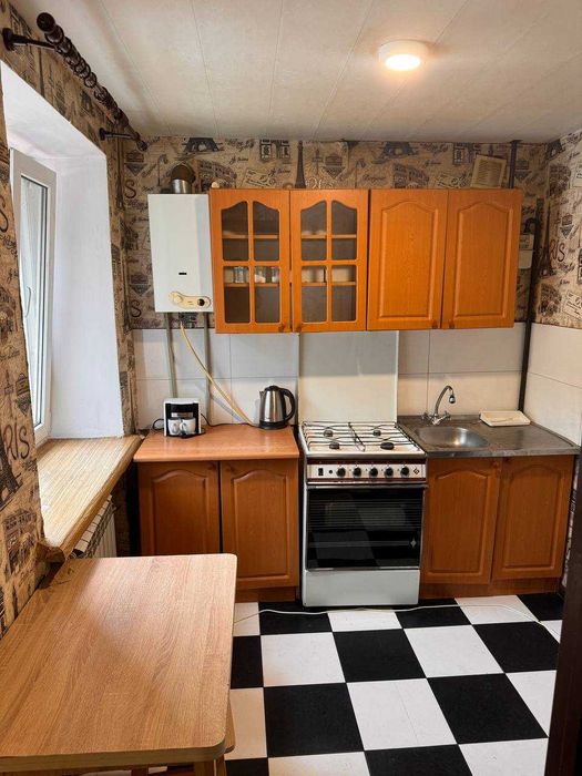 Продам 2 комн квартиру пр. Богдана Хмельницького 45