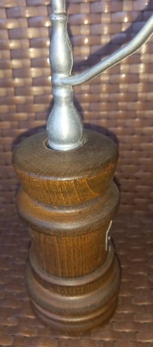 Antigo moinho alemão de madeira e metal,altura 23cm