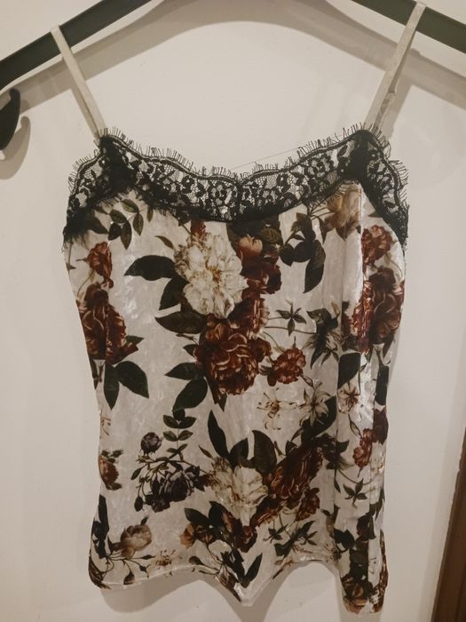 Top de alças ajustáveis