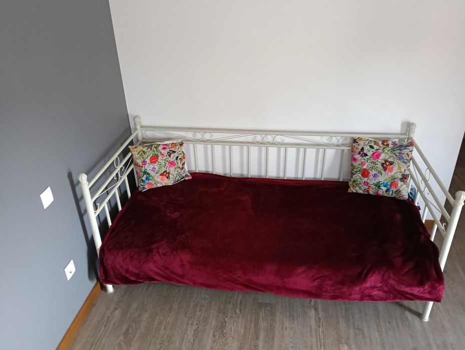 Cama de ferro branca