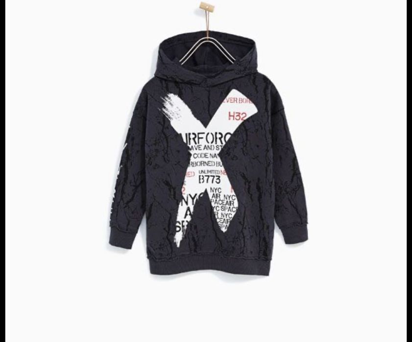 Bluza longsleeve zara czarna chlopieca napisy z kapturem 122