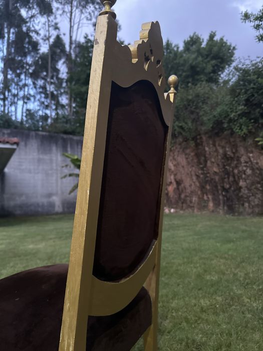 Cadeira vintage dourada e castanho