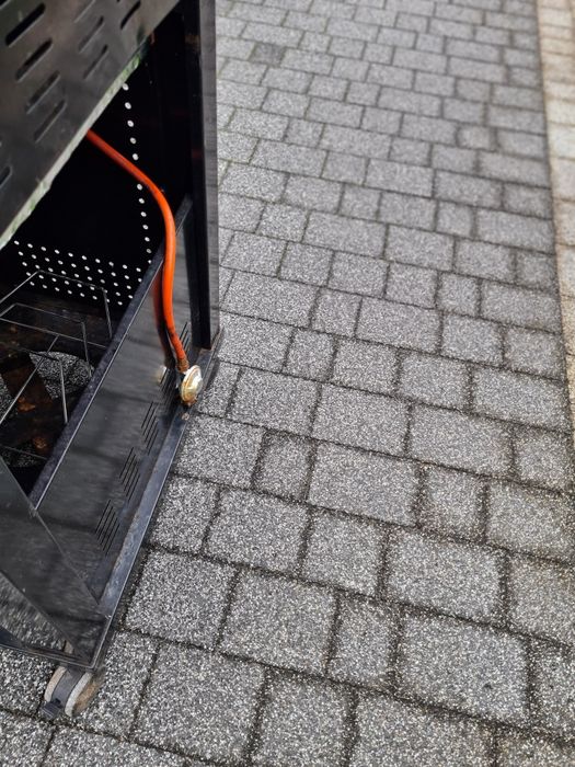 Grill gazowy ( żeliwny ruszt) 3 palniki ( Weber) S cena.