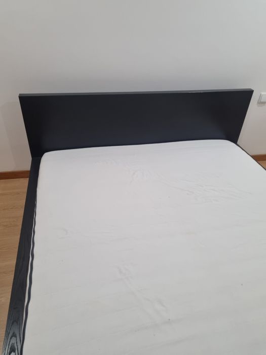 Cama 200x160. Robusta e em bom estado