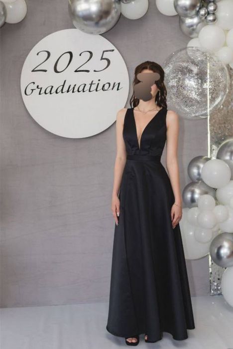 Вечірня сукня чорного кольору