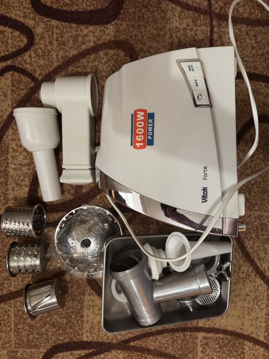 Электромясорубка Vitek Forte 1600W на запчасти.