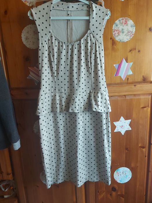 Sukienka damska z baskinką rozmiar M/L