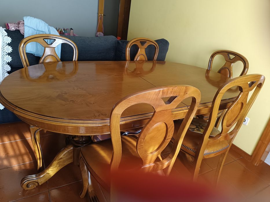 Mesa grande de madeira + 6 cadeiras